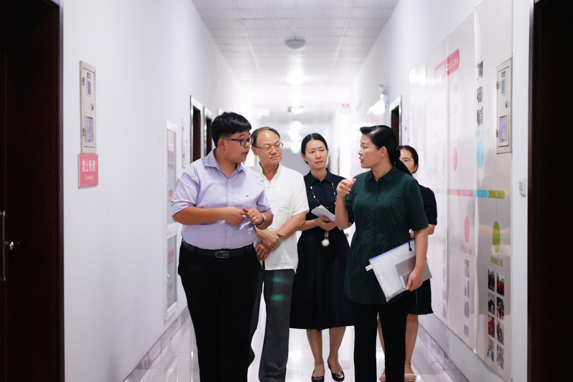会议结束后,魏小琳副校长还巡视了留学生教室和留